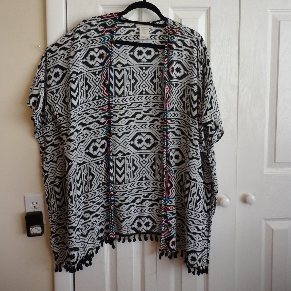 LA BLANCA SHRUG S/M   BLACK AND WHITE